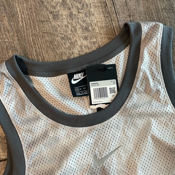 NWT Women’s Nike Set - Picture 3 of 5